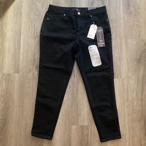 NWT - Black Ankle Skinny Jeans